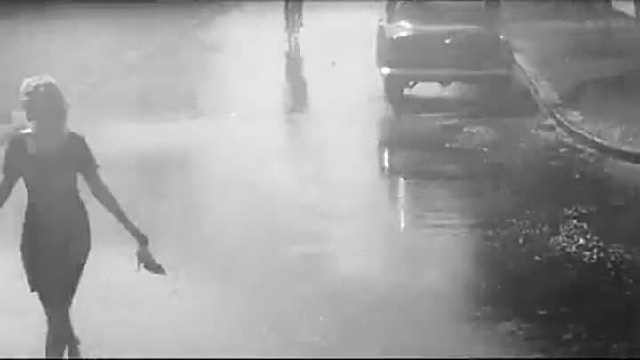 Летний дождь. Фото из кинофильма "Я шагаю по Москве"