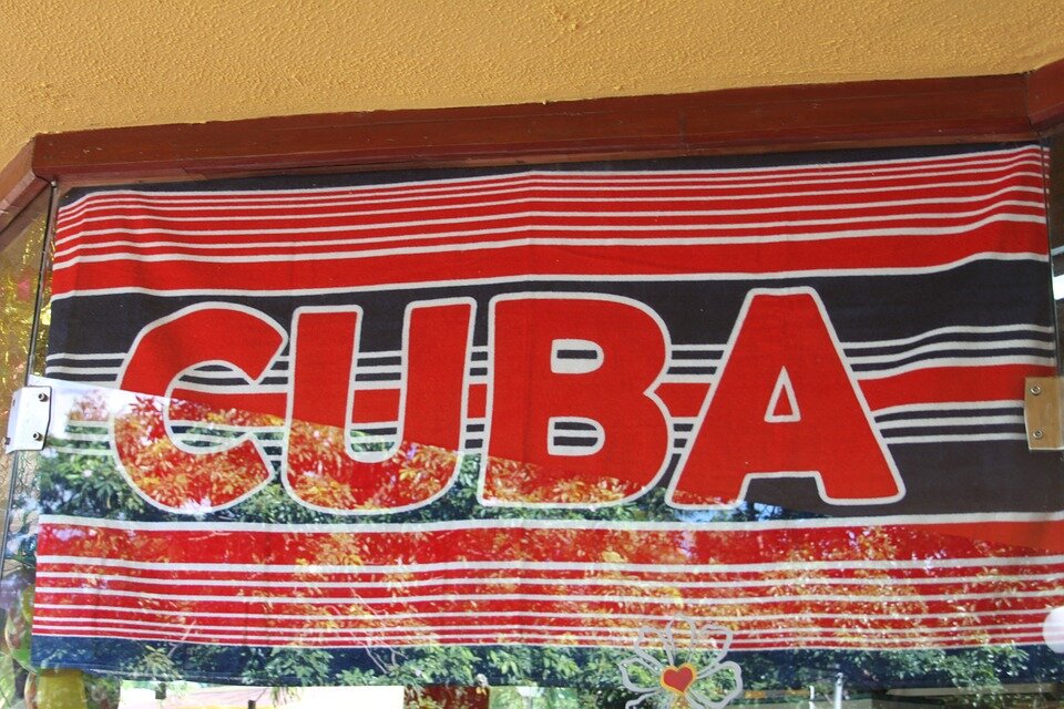 https://cdn.pixabay.com/photo/2015/03/05/19/02/cuba-660779_960_720.jpg