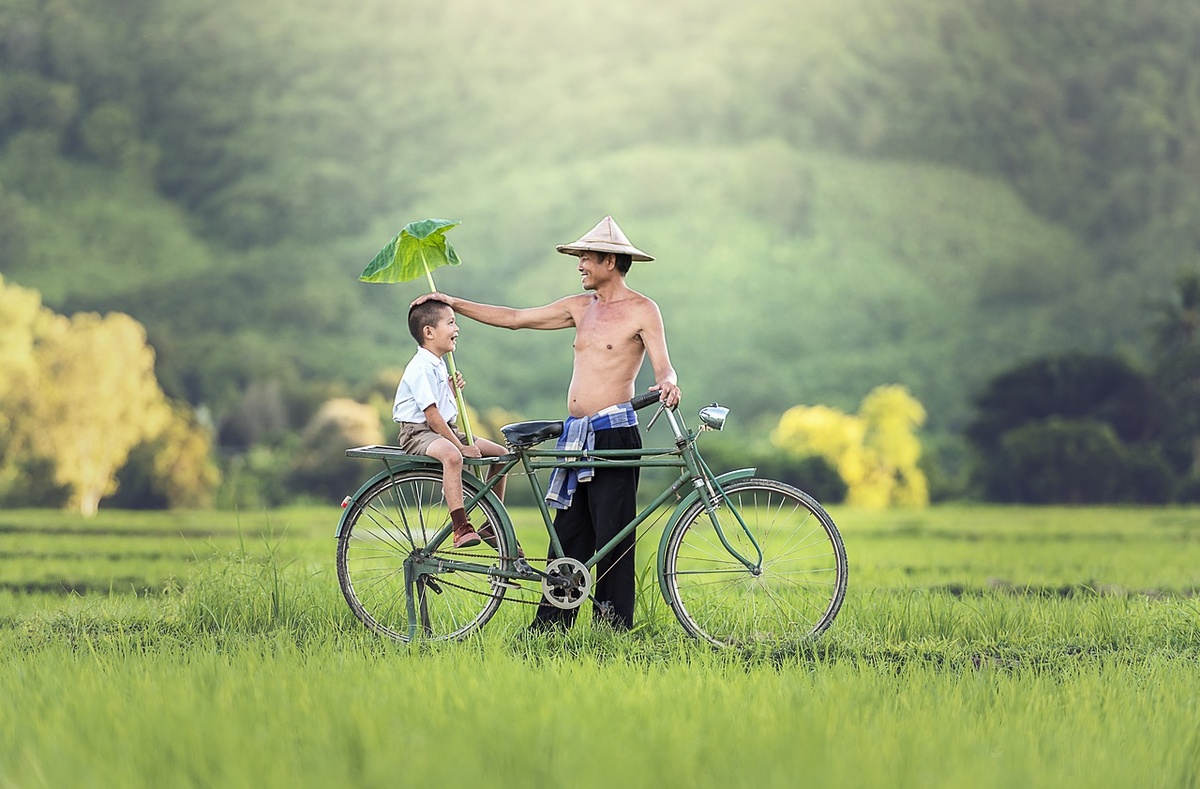 https://cdn.pixabay.com/photo/2016/11/14/03/48/bicycle-1822528_1280.jpg