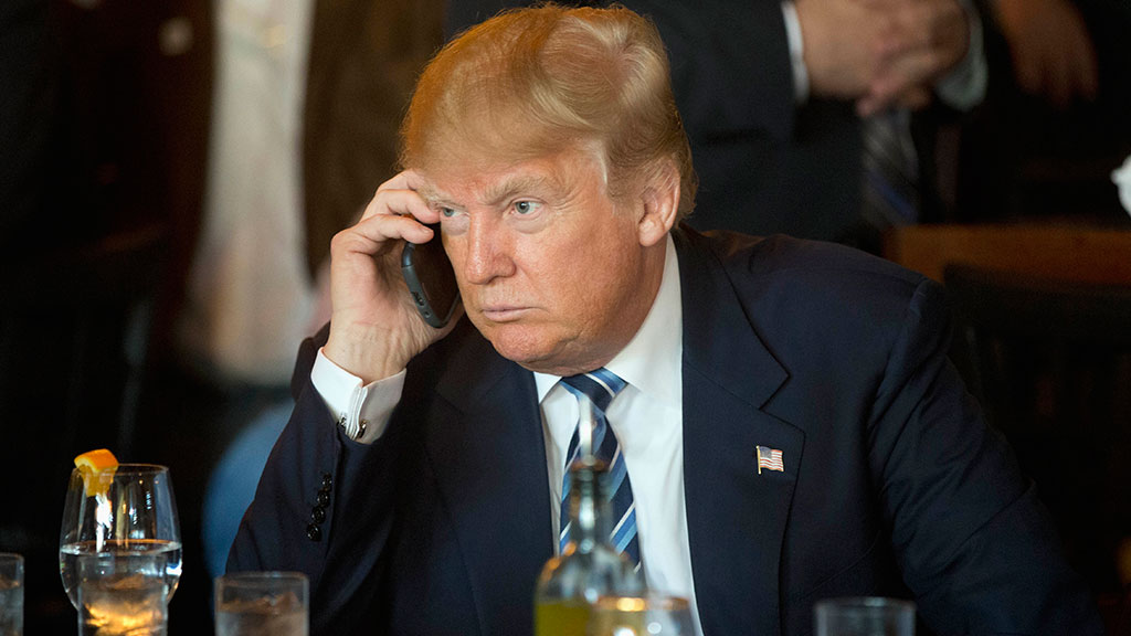 «И чтобы кнопку в следующем iPhone вернули!». Фото: Matt Rourke, Associated Press