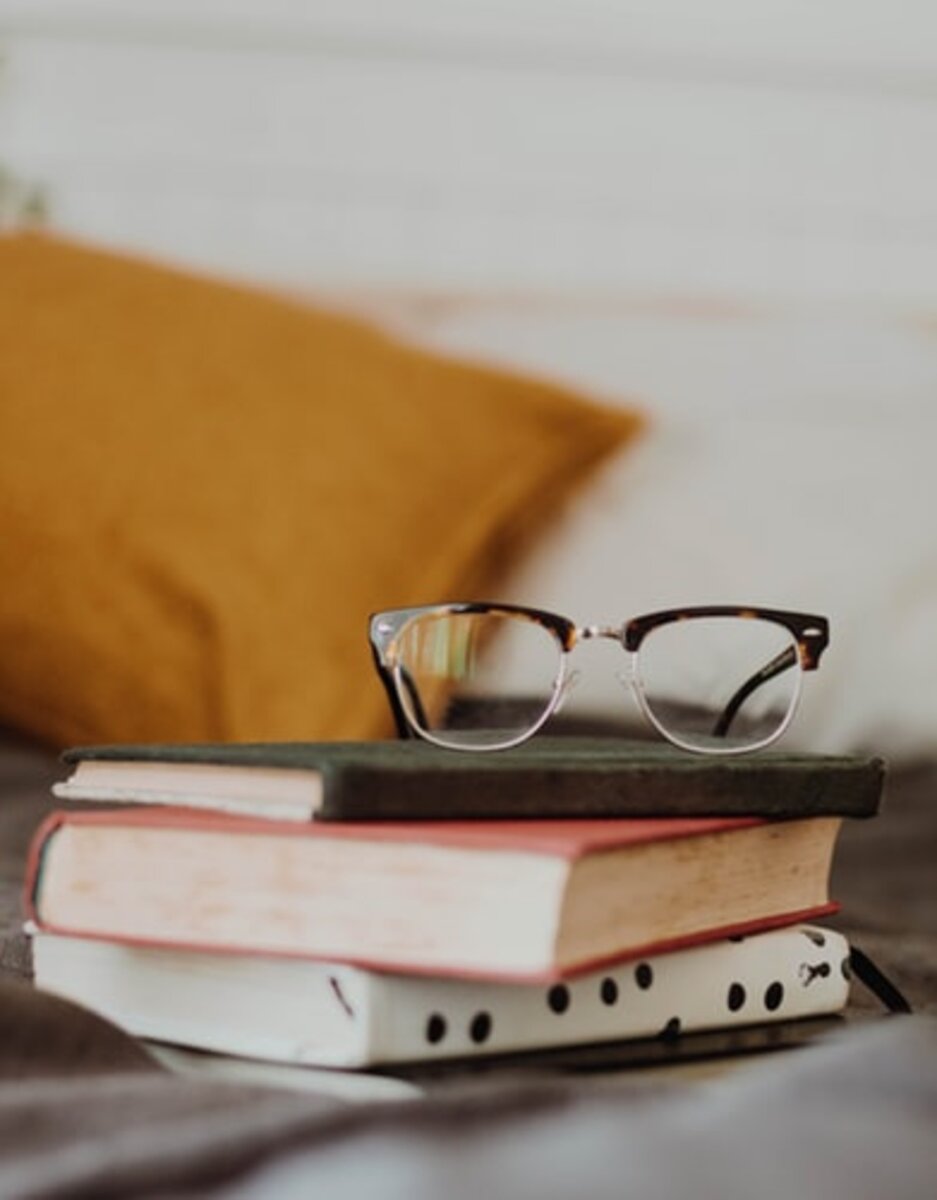 https://images.unsplash.com/photo-1529158062015-cad636e205a0?ixlib=rb-1.2.1&ixid=eyJhcHBfaWQiOjEyMDd9&auto=format&fit=crop&w=391&q=80