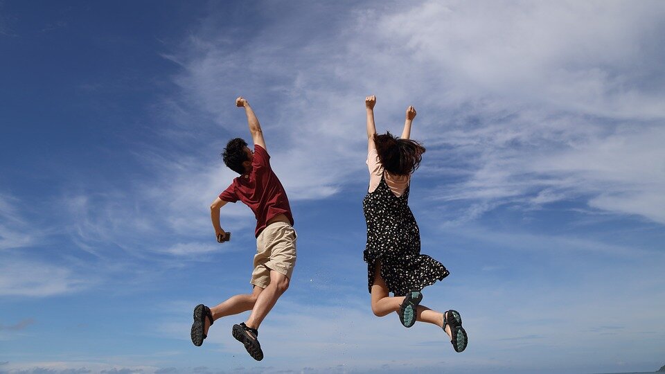 https://cdn.pixabay.com/photo/2017/09/09/10/39/jump-2731641_960_720.jpg