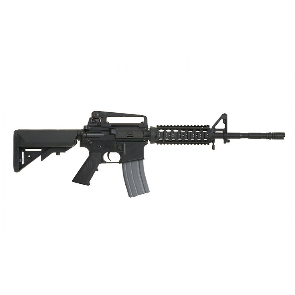 1- M4A1 -Калибр 5.56х45 мм, емкость 30 патронов, масса 3,4 кг 