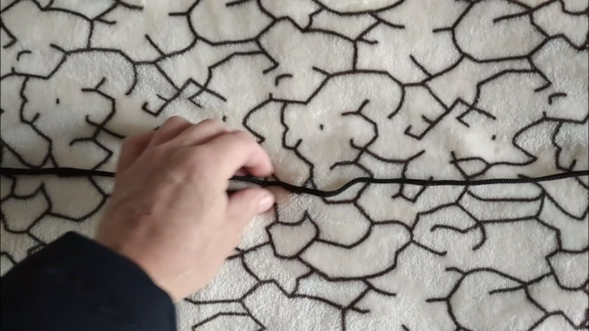 взял такой шнурок