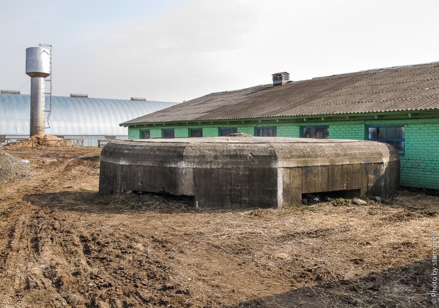 Вид с СЗ, с фронта на ДОТ 19 Х батрайона (БРО) Минского УРа