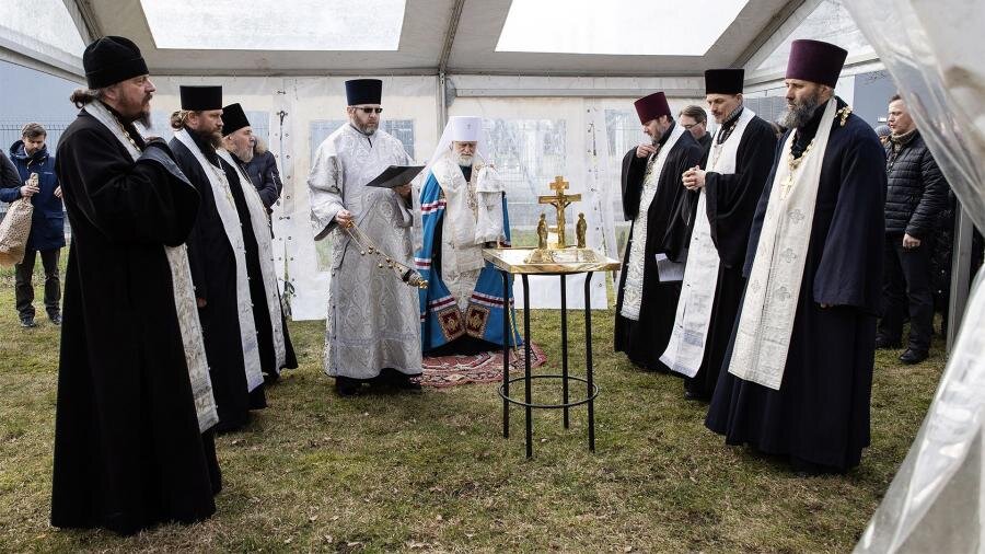 Митрополит Таллиннский и Всея Эстонии Евгений на месте бывшего кладбища в Копли, Таллин, 23 февраля 2020 года                                                                                                                               Фото: postimees.ee