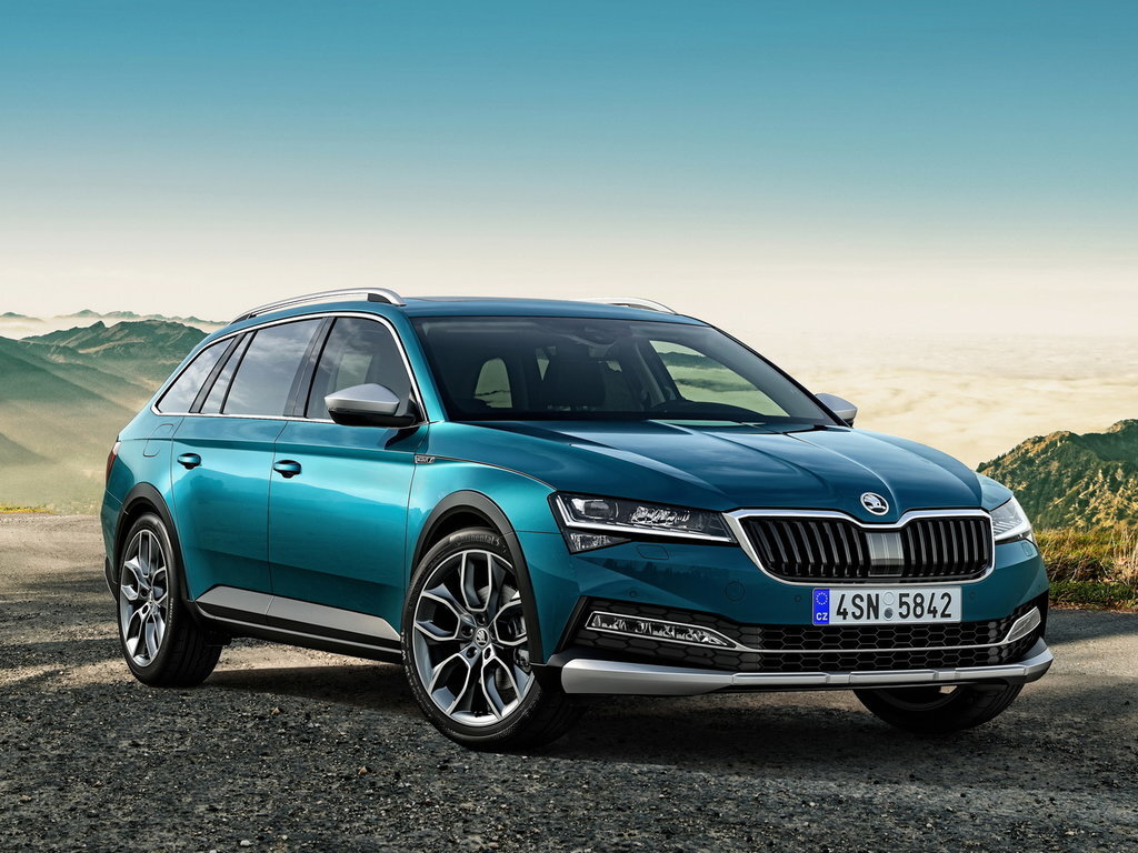 Новая Skoda SuperB в кузове универсал.