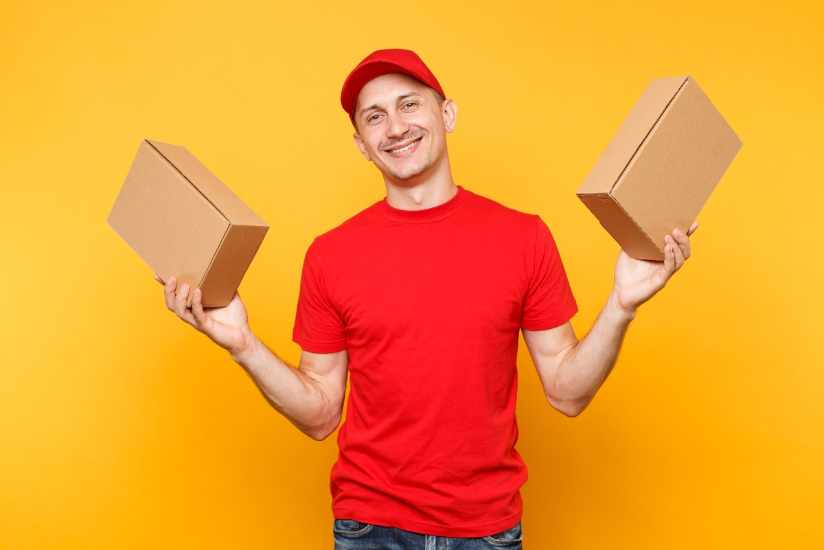 Доставщик грузов. Чем отличается доставщик. Яндекс еда. Чем отличается доставщик. Водитель экспедитор.