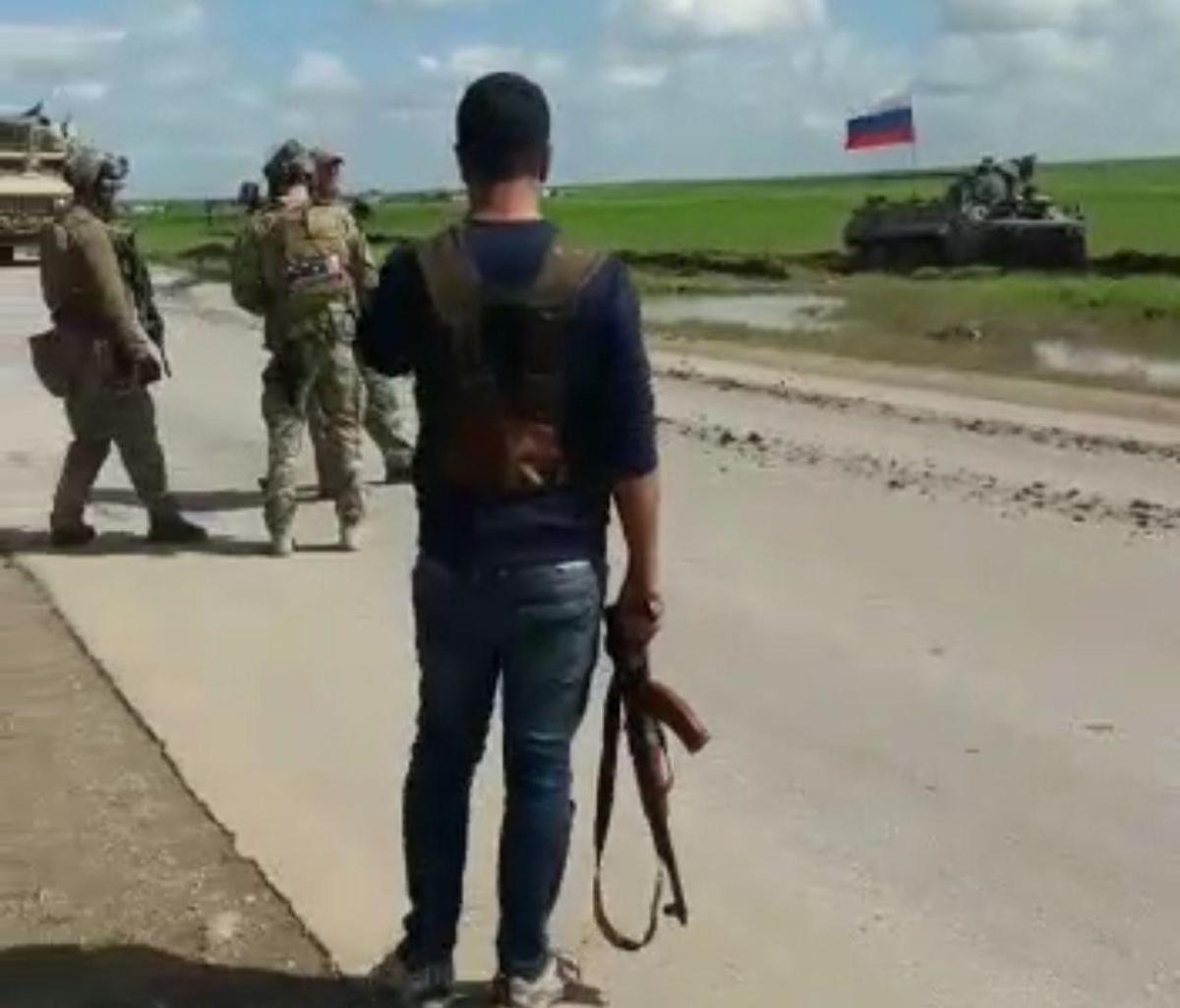 пленные украинские военные в 2014. издевательство над русским военным. учения вдв в египте. издевательства над украинскими пленными. видео над военными.