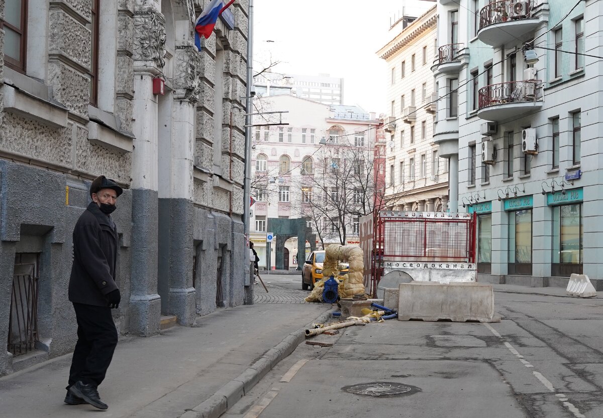 Пожилые на улицах встречаются