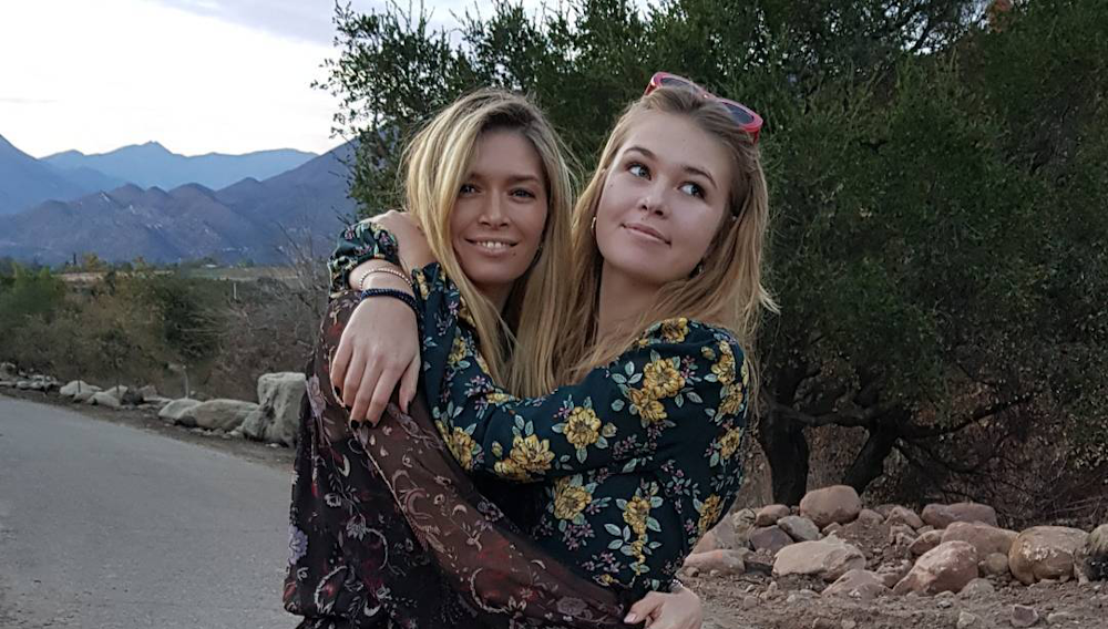 Вера Брежнева с дочерью Соней.(фотография взята из Яндекс.Картинки)