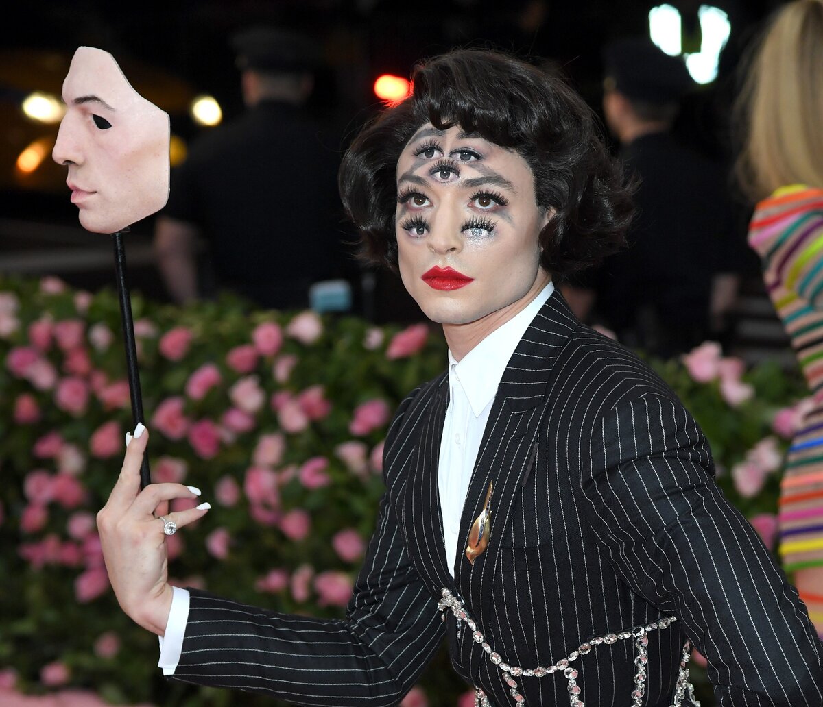 Источник: https://time.com/5584893/ezra-miller-met-gala-2019/?amp=true