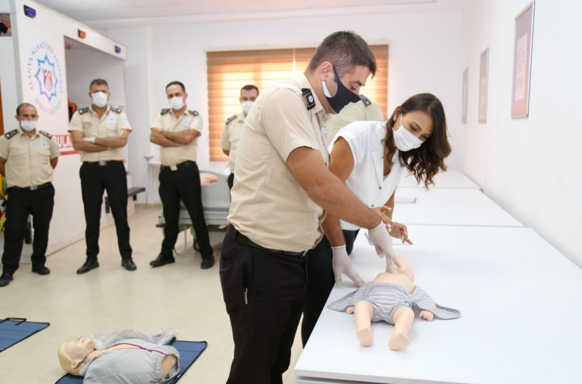 Источник фото: https://www.yenialanya.com/haber/5622866/alku-ilk-yardim-egitim-merkezi-acildi
