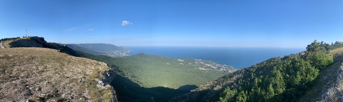 Крым . Ай-Петри . Вид на Гаспру и Курпаты . 1190 метров над уровнем моря . 