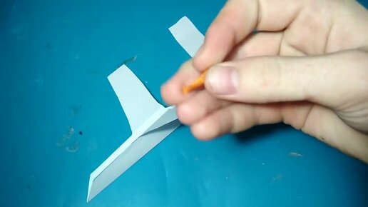 Как сделать из бумаги самолетик? Семь шагов – и в небо