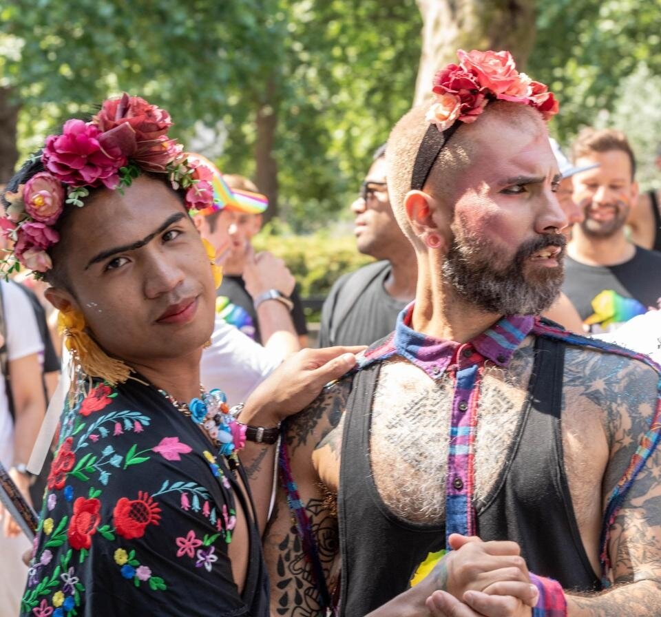 Мужеложники это. Этнические меньшинства. Гомосексуализм картинки. Этнические меньшинства в России.