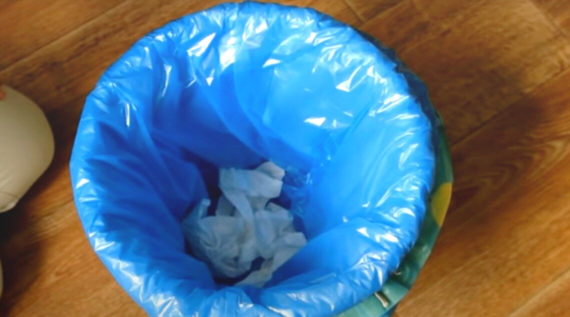 У меня нет газет, заменила салфетками