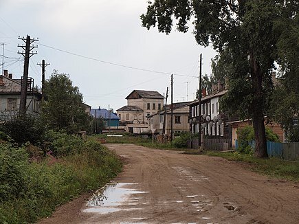 Я́ренск — село (до 1924 — город) на юго-востоке Архангельской области. Административный центр Ленского района и Сафроновского сельского поселения.
