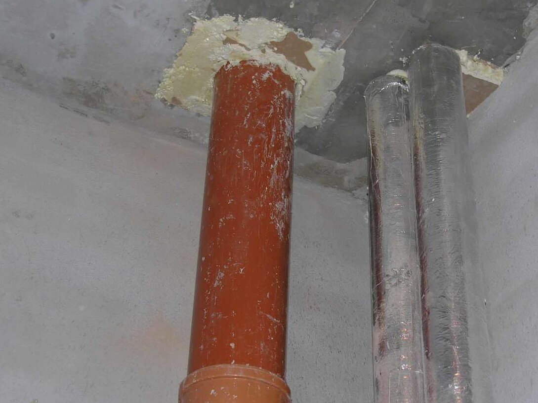 В таких местах работать стандартным баллоном крайне неудобно.