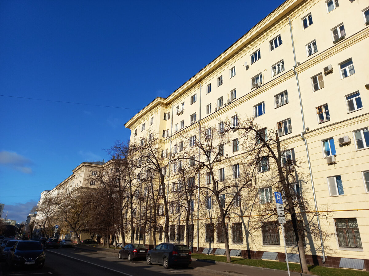 Современное фото. Вид с улицы Павла Андреева.