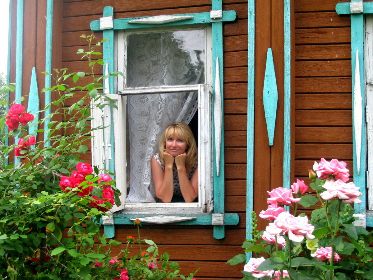 Хочу домой в деревню. Окно в деревне. Деревенское окно. Открытое окно в деревне. Окна деревенский домик.
