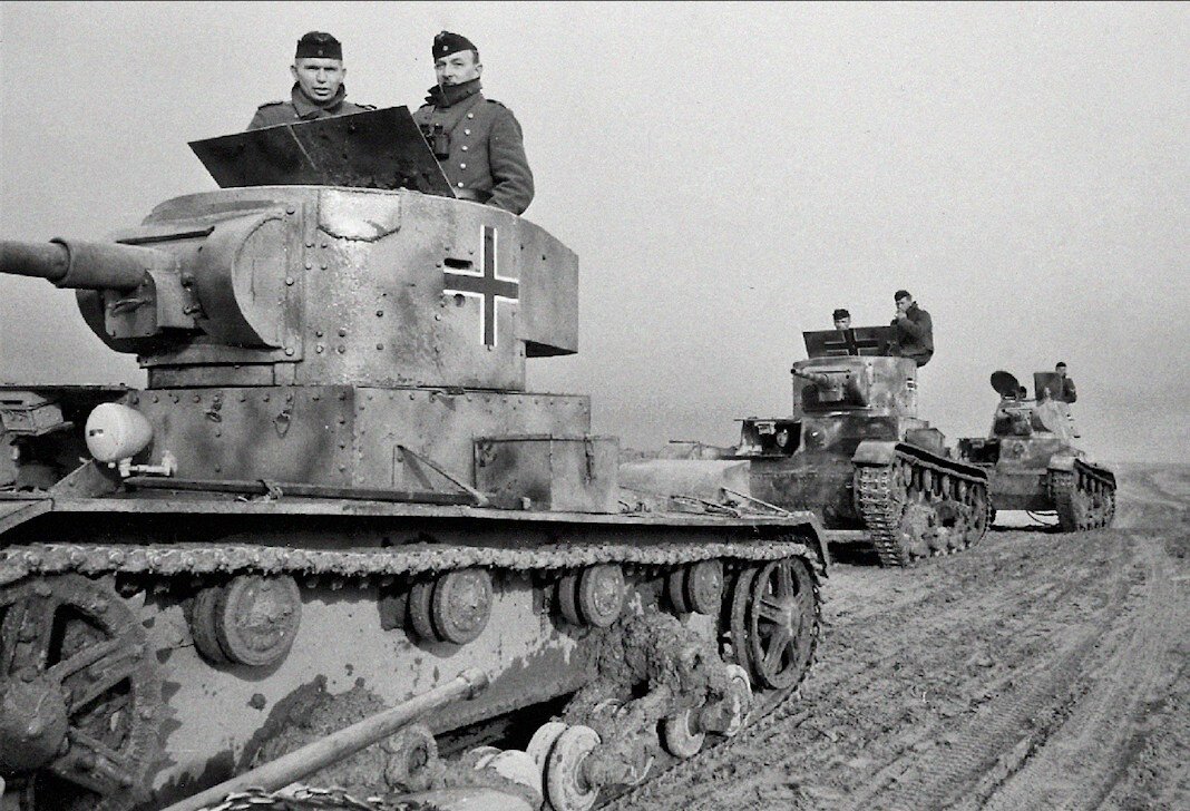 Немецкие Т-26. 1944 год. Источник https://fotoload.ru/foto/1186952