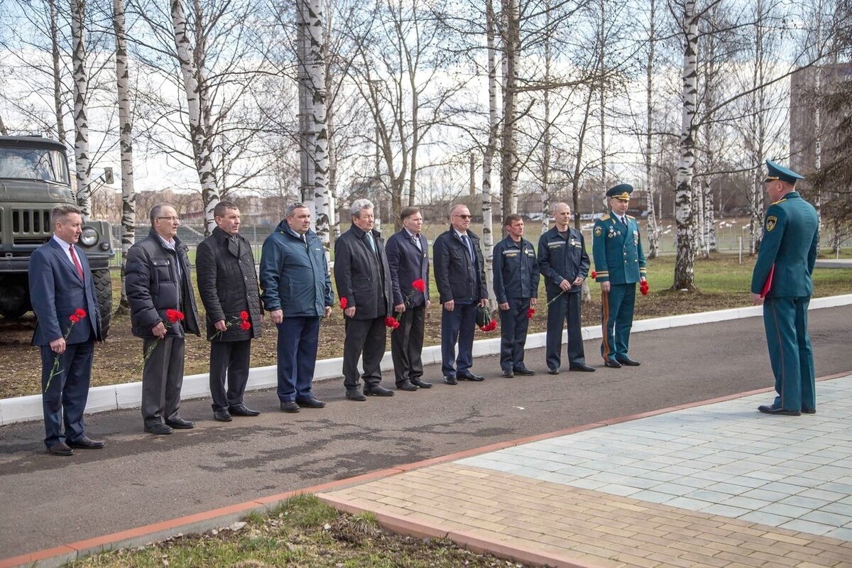 новицкий виталий владимирович. уральский институт мчс екатеринбург день открытых дверей. мчс спасатели пожарные. пресслужба мчс россии по приморскому краю. мчс 2 4 71 5 11.