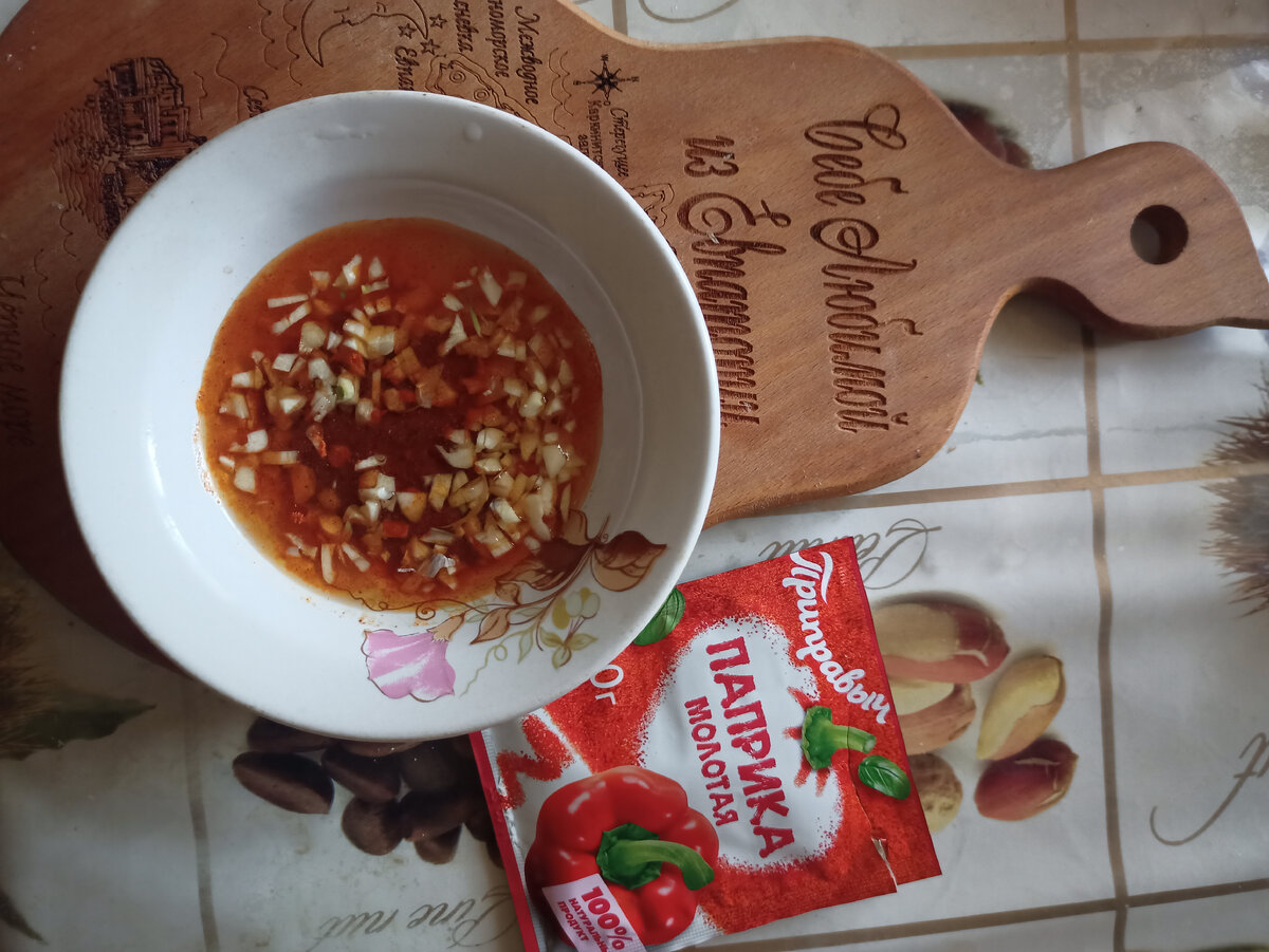 Скумбрия в духовке с паприкой и чесноком