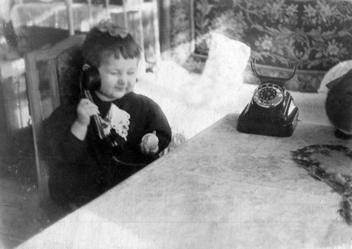 Я и телефон. Из архива автора.