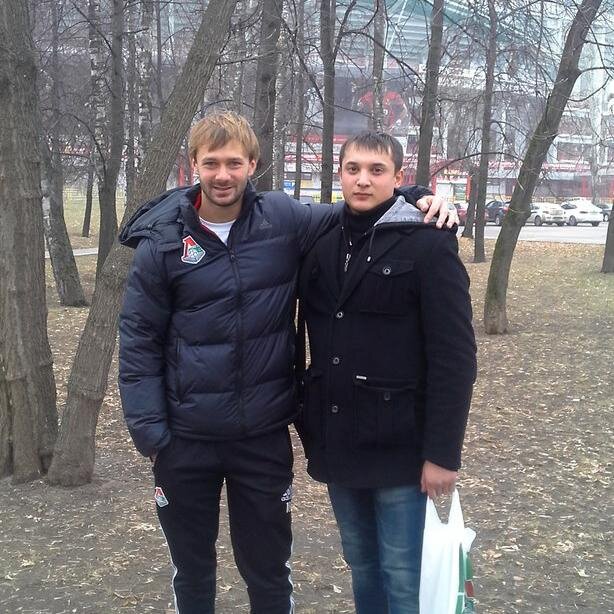 Москва. Стадион "Черкизово". ФК Локомотив Москва. 2014 год. На фото Сычевы. Я и Дмитрий Сычев.