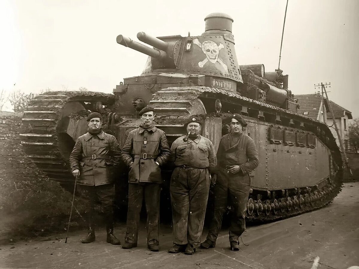 Источник: https://asisbiz.com/Battles/BOF/pages/French-Army-Char-2C-or-FCM-2C-was-a-heavy-tank-used-during-battle-of-France-1940-web-01.html