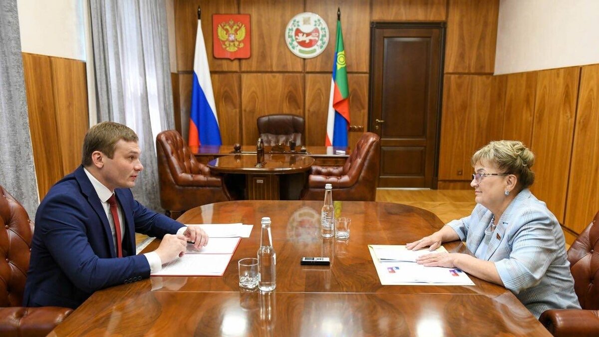    Ольга Алимова встретилась с губернатором Хакасии Валентином КоноваловымНовости Саратова и области – Сетевое издание «Репортер64»