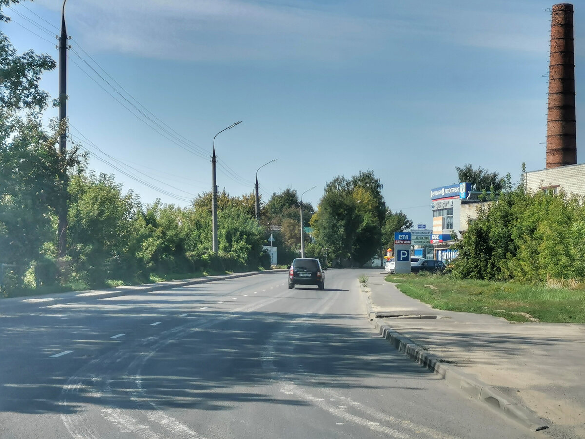 Автовокзальная улица. Городские пейзажи с трубами очень люблю. Да и просто индустриальные пейзажи, по-моему, прекрасны.