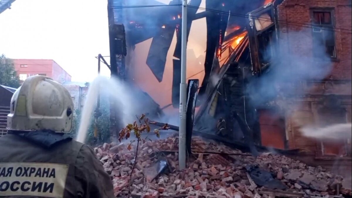    Власти Саратова сообщили о пожаре в старинном доме на ЧернышевскогоНовости Саратова и области – Сетевое издание «Репортер64»