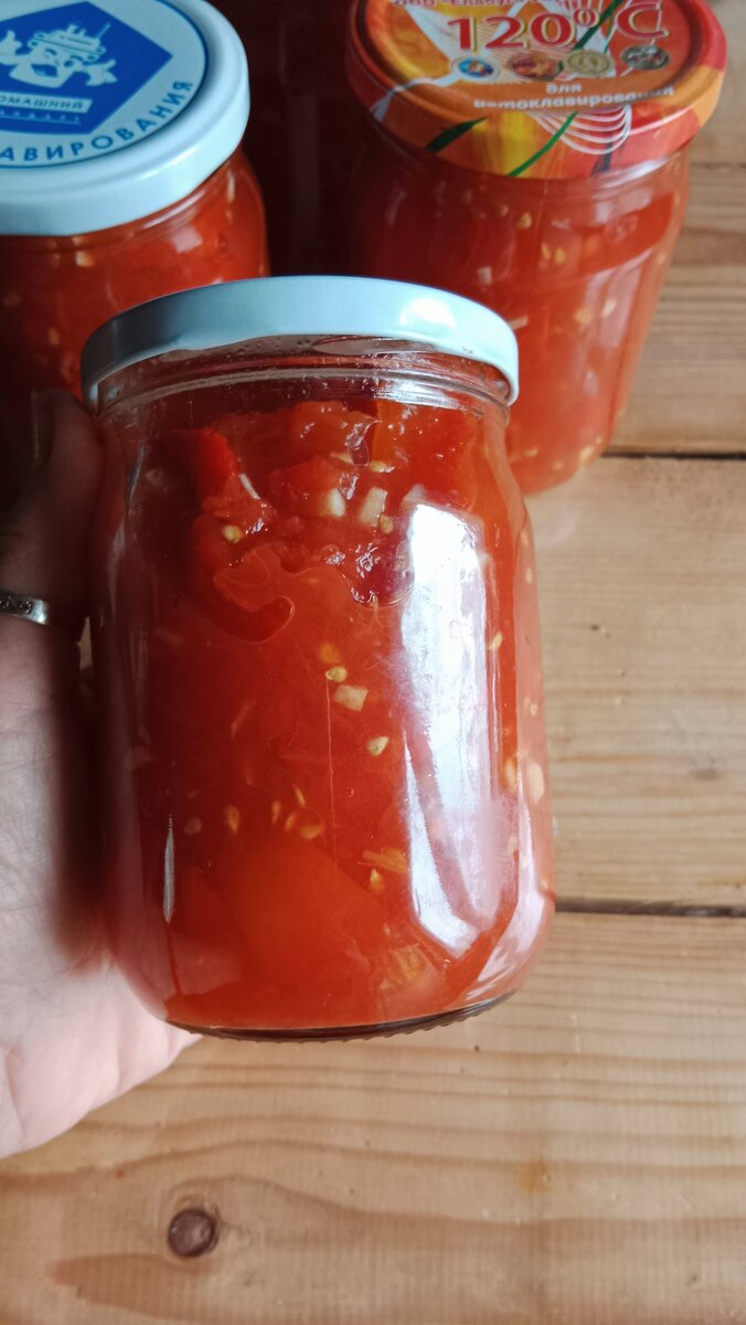  Хочу поделиться простым и вкусным рецептом лечо. Я не люблю, когда в консервации много масла, а моя мама не любит уксус. Поэтому в этом рецепте нет ни того ни другого.