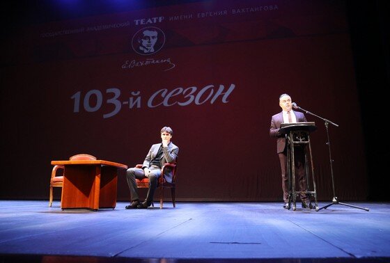    Главный режиссер Анатолий Шульев и директор Кирилл Крок (слева направо) во время сбора труппы Государственного академического театра имени Евгения Вахтангова