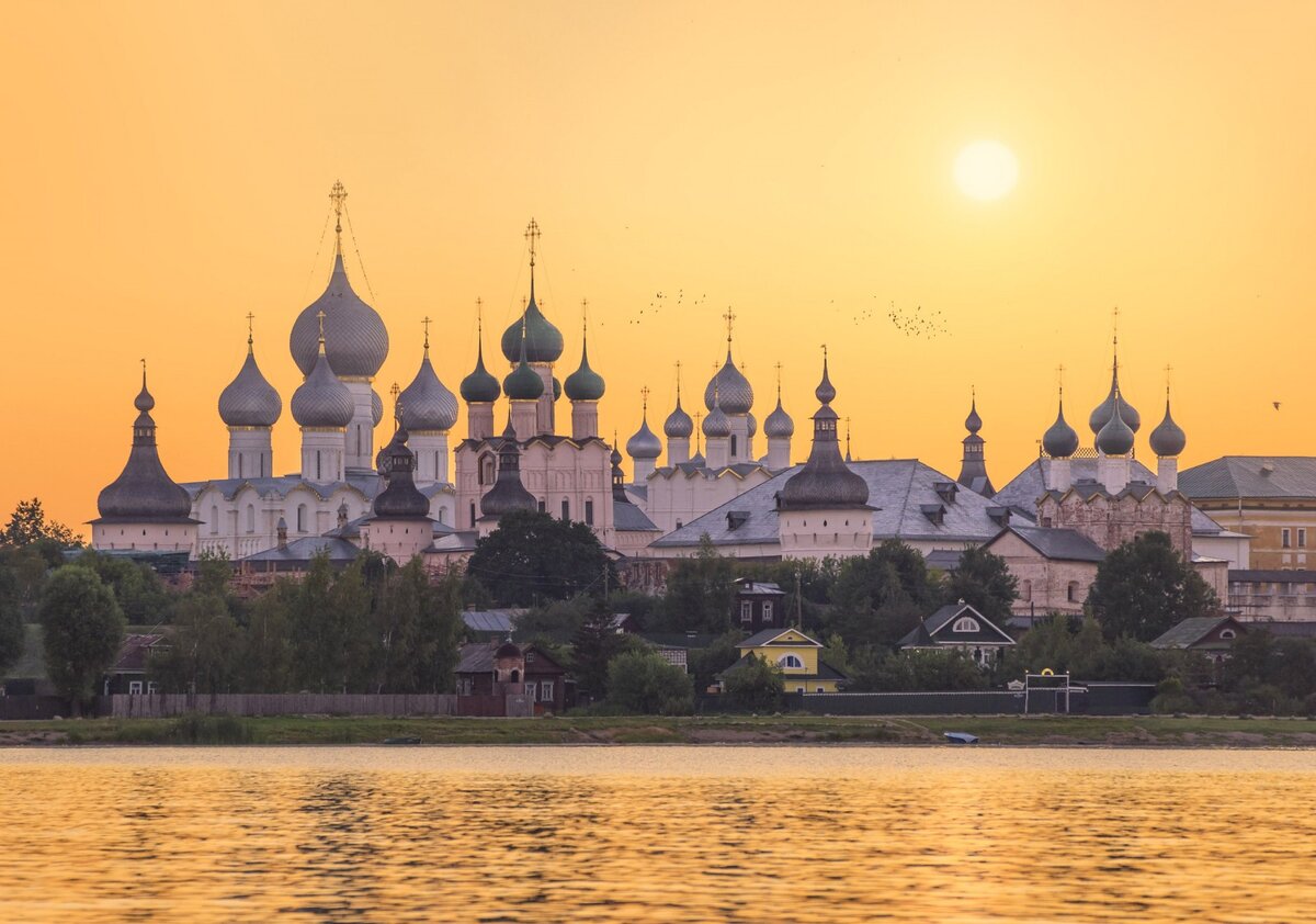 Российские можно. Ростовский Кремль Ярославль. Ростовский Кремль панорама. Ростов золотое кольцо России Ростовский Кремль. Ростов Великий панорама Кремля.