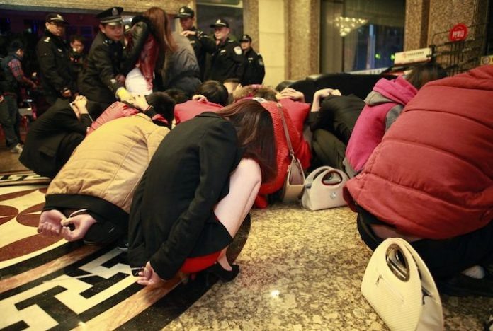 Полицейский рейд, г. Дунгуан, 2014