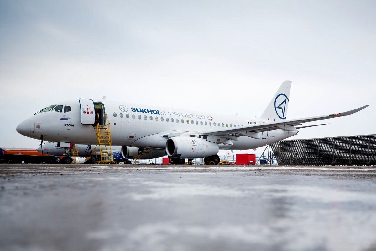 Sukhoi Superjet 100, опытный образец с законцовками крыла (Saberlets) в аэропорту Жуковский (ZIA)