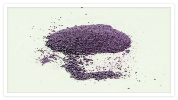 Пурпур — это ценный краситель с тысячелетней историей. Краситель на фото произведён предприятием Kremer Pigmente