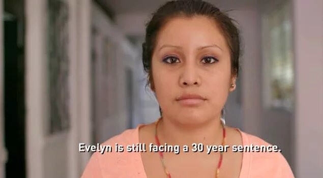 Крус подвергалась регулярному насилию, прежде чем забеременела. Она не просила о помощи и была слишком напугана, чтобы обратиться в полицию. Она была передана властям работниками больницы, когда обратилась туда. Тело ребенка позже было найдено в школьном туалете. Прокурор утверждал, что Крус специально навредила новорожденному.