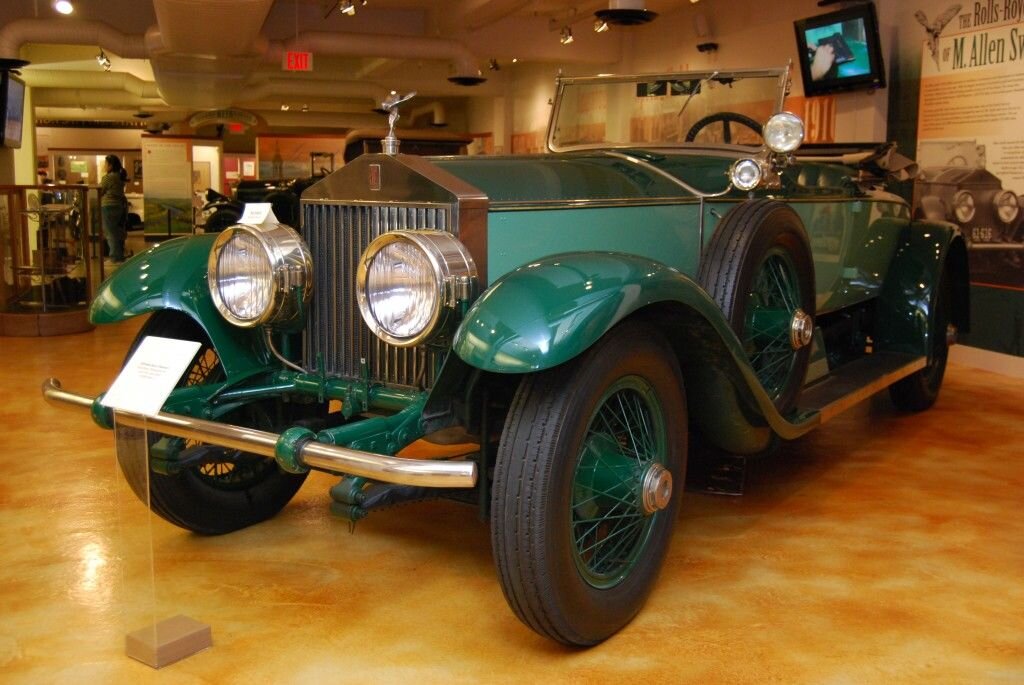      Сегодняшняя моя публикация не только про автомобиль, но и про его владельца. Человек, который всю жизнь проездил на Rolls-Royce, который достался ему в 1928-м году.