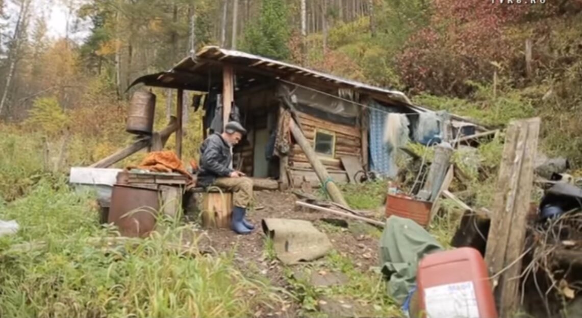 Сибирь тайга отшельники. Деревня отшельников в сибирской тайге. Виктор антипин отшельник. Отшельник бушкрафт. Отшельники в тайге.