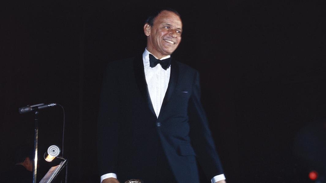 Фрэнк концерт. Фрэнк Синатра концерт. Концерт Синатры пирамиды. Синатра концерт 2 января 1980. Frank Sinatra on Stage photo.