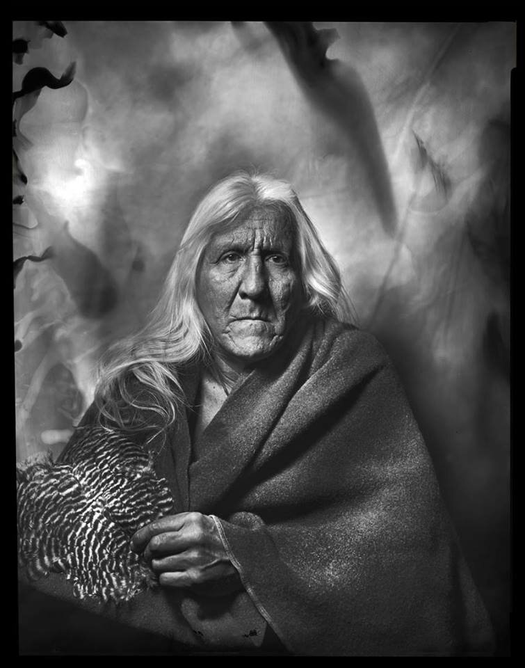 В качестве иллюстрации: "Old Lady", фото Деннис Мэннахи