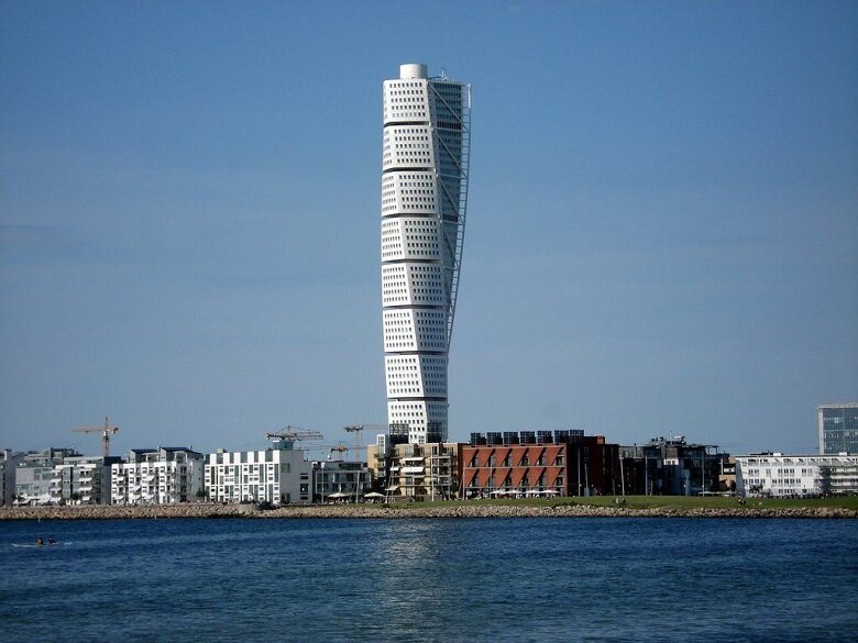  Turning Torso. Швеция, Мальме. Небоскреб в Швеции — не ожидали)? Фото отсюда
 