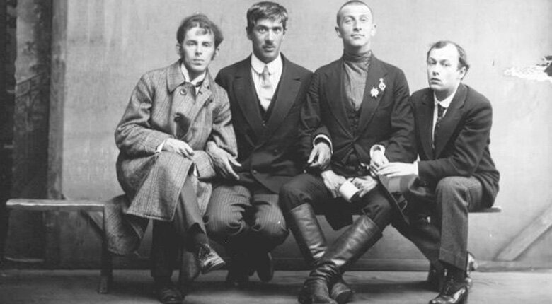 Слева направо: Осип Мандельштам, Корней Чуковский, Бенедикт Лившиц, Юрий Анненков.