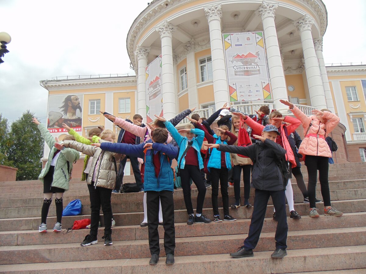 Расписание уроков школа 236. Расписание звонков в школе с 8. Расписание 4 школа сатка. Расписание 4 школа сатка. Расписание 4 школа сатка.