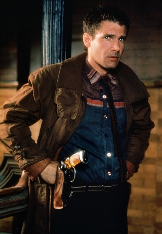 Молодой Харрисон Форд в роли «бегущего по лезвию» Рика Декарда  