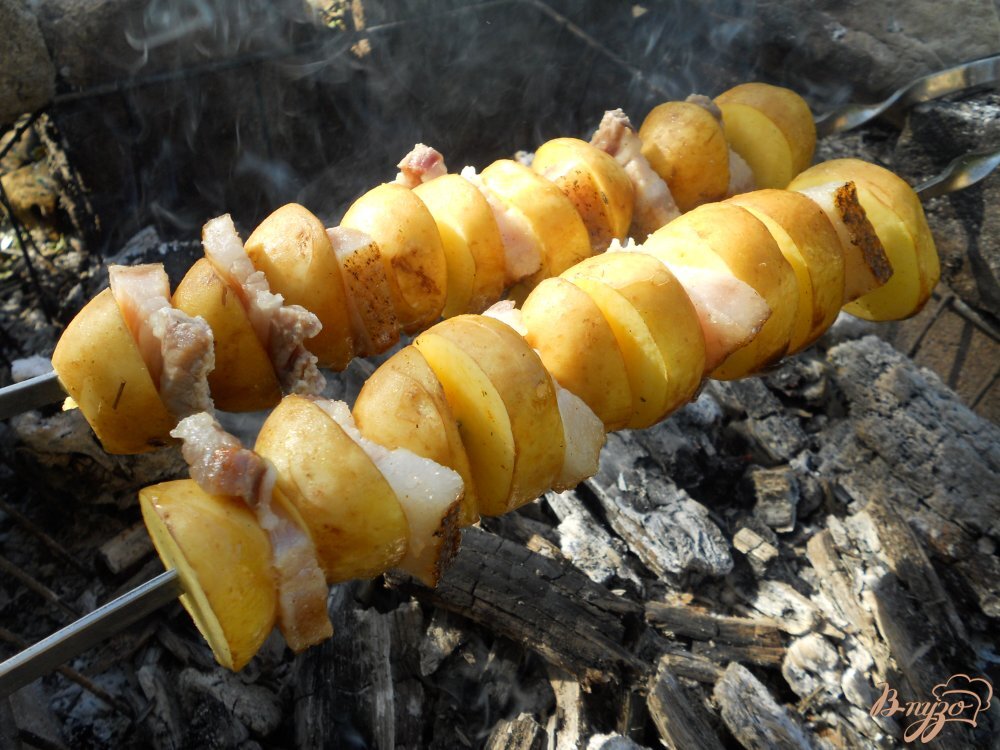 Картошка с салом на мангале — вкусный гарнир к шашлыку
